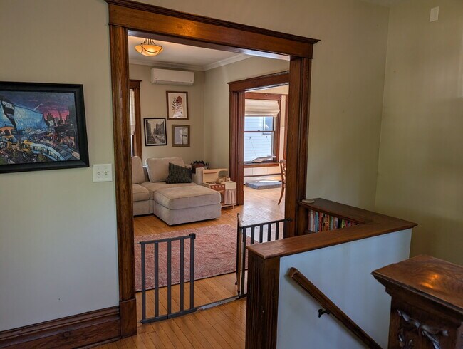 Foto del edificio - 3BR/2BA Northeast Minneapolis Home With Character, Privacy, and Room to Relax