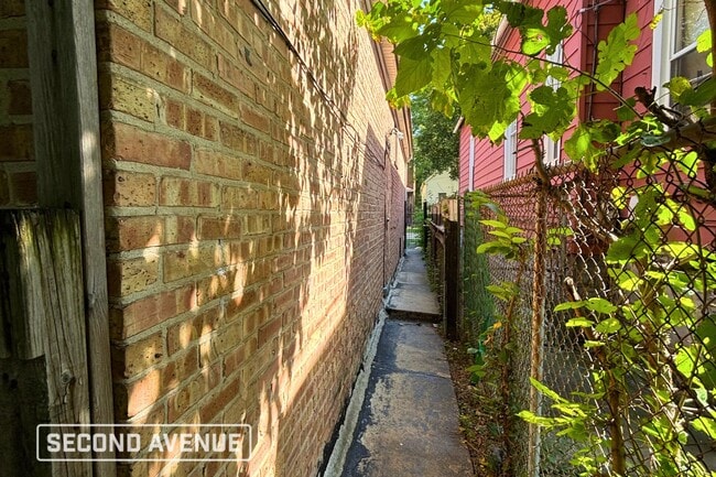 Building Photo - 8028 S Union Ave