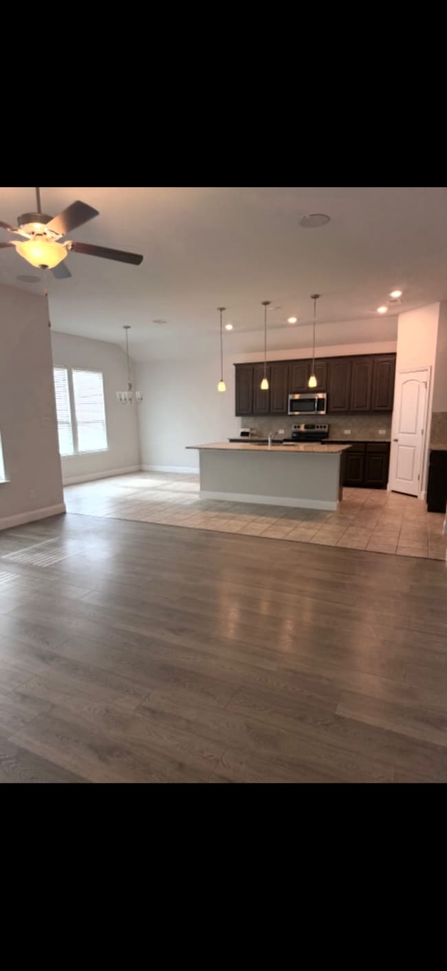 Building Photo - 1436 Lakeview Dr