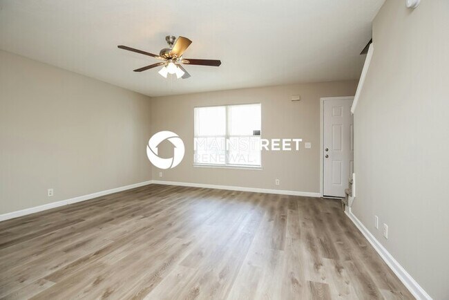 Foto del edificio - 2 Bedroom Pet-Friendly Home in La Vergne, TN with Main Street Renewal
