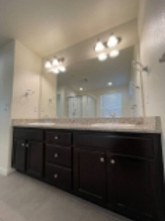 Foto del edificio - Beautiful 3 bedroom / 2.5 Bathroom for ren...