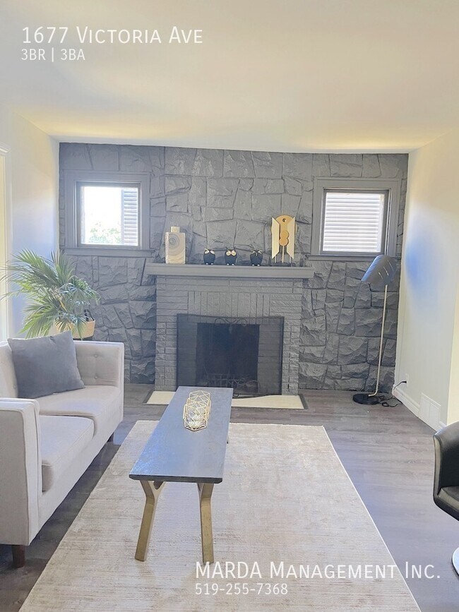 Building Photo - BEAUTIFUL 3 BED/ 2.5 BATH w/ POOL ON VICTORIA!