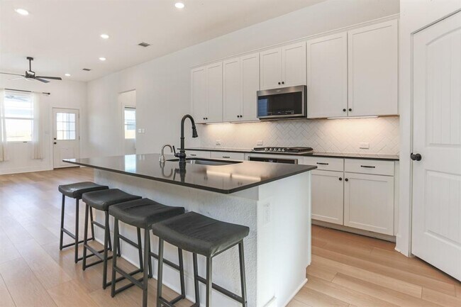 Building Photo - 353 Fluttermill Loop