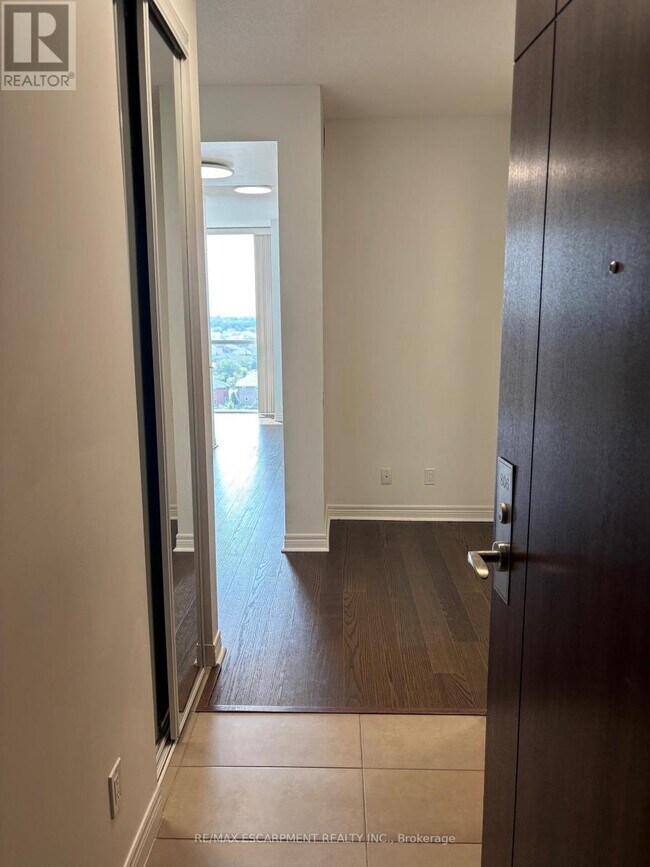Photo du bâtiment - 339-339 Rathburn Rd W