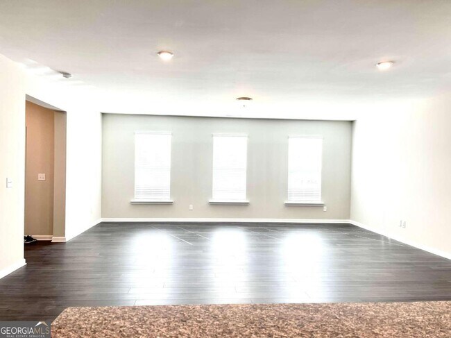 Building Photo - 305 Golden Eagle Pkwy