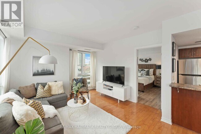 Photo du bâtiment - 1701-200-200 Rideau St