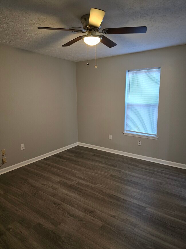 Building Photo - 115 Howell Way