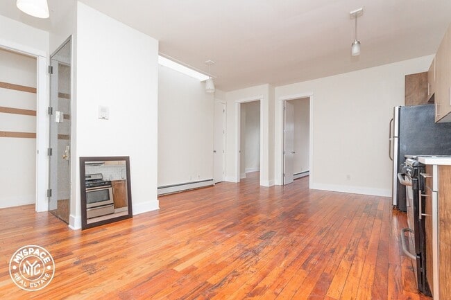 Building Photo - 1181 Putnam Ave
