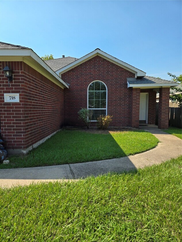 Primary Photo - 718 Chase View Dr