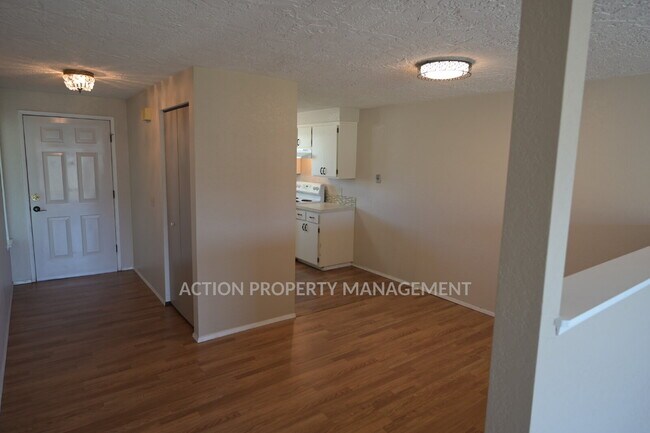 Building Photo - 2 bed 1.5 bath in 55+ community: water, sewer, garbage included!