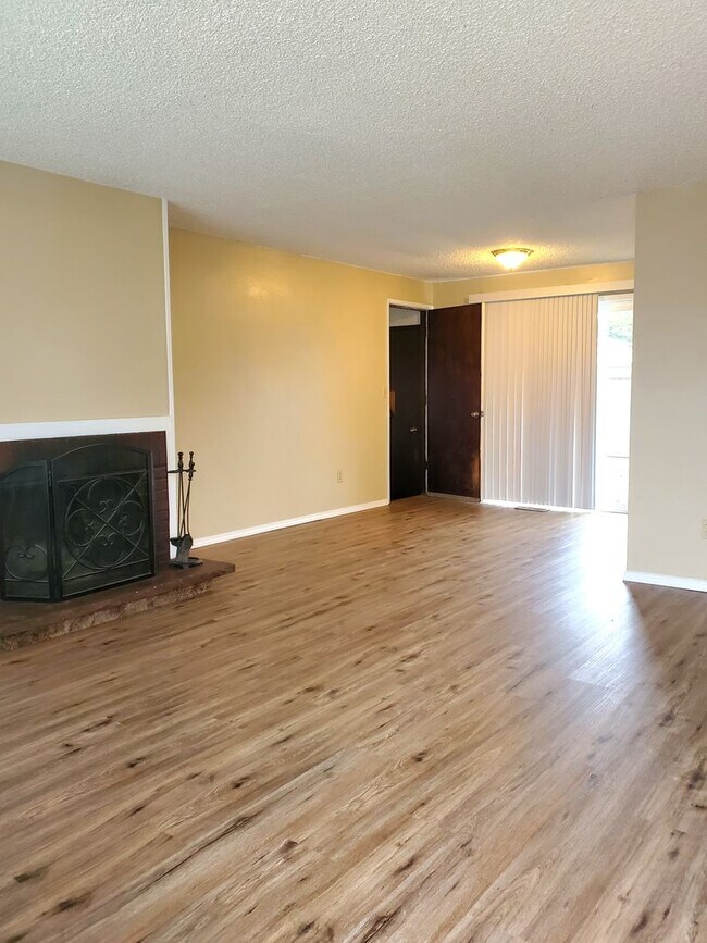 Building Photo - Zou 1317 Duplex