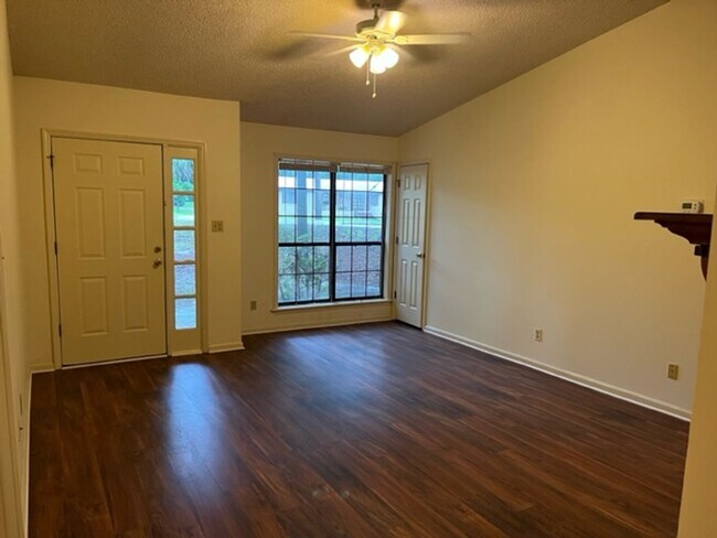 Building Photo - 3 Bedroom/2 Bath home in Valdosta
