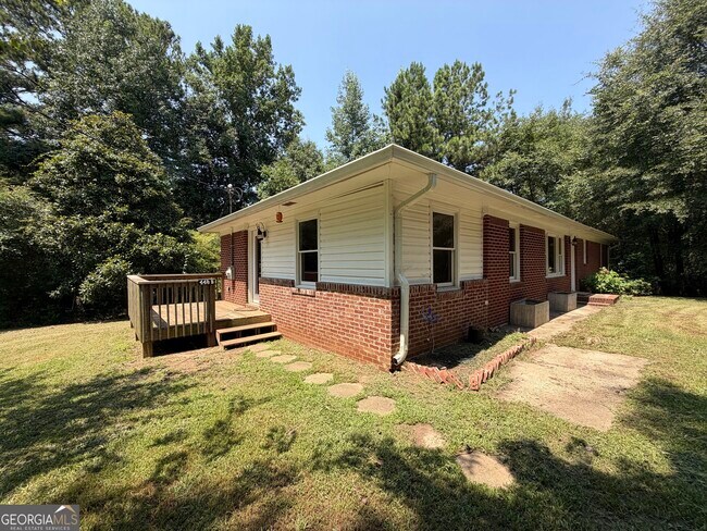 Foto del edificio - 448 McBrayer Rd