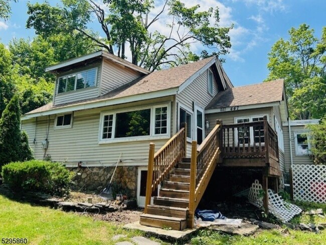 Building Photo - 447 Lakeside Rd