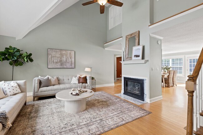 Foto del edificio - 4 bedroom 2.5 bath house with lawncare, in...