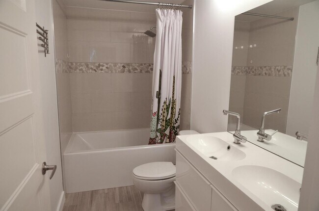 Building Photo - 720 S Sapodilla Ave