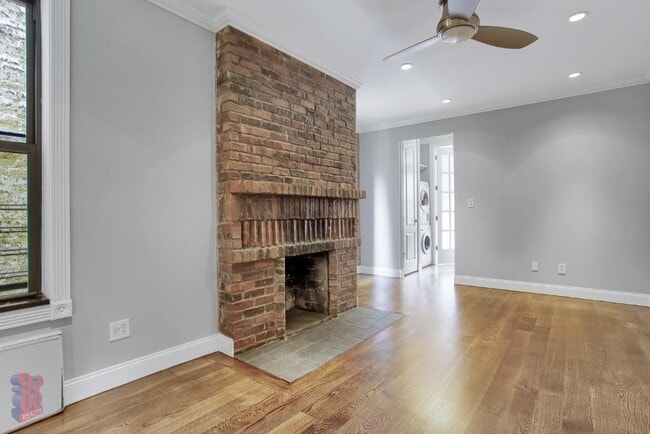 Building Photo - 209 E 25th St