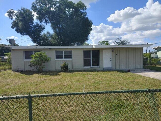 Building Photo - 1333 Warrington Way