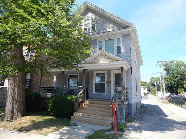 Building Photo - 113 N Center St