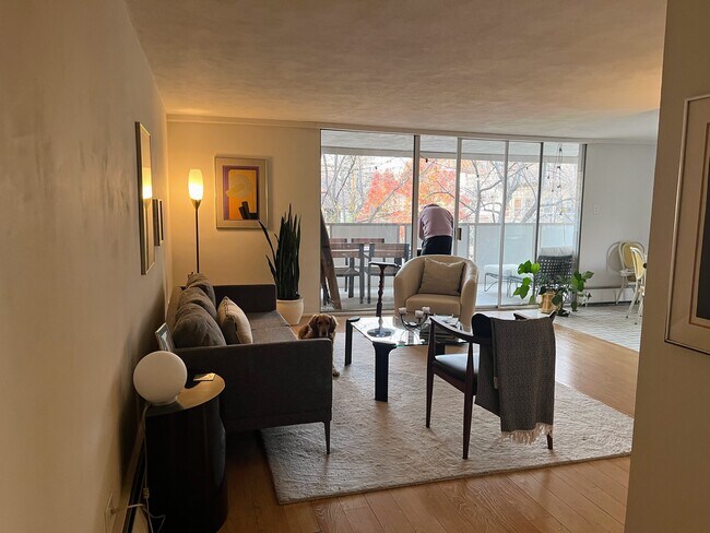 Foto del edificio - 1090 N. Lafayette St