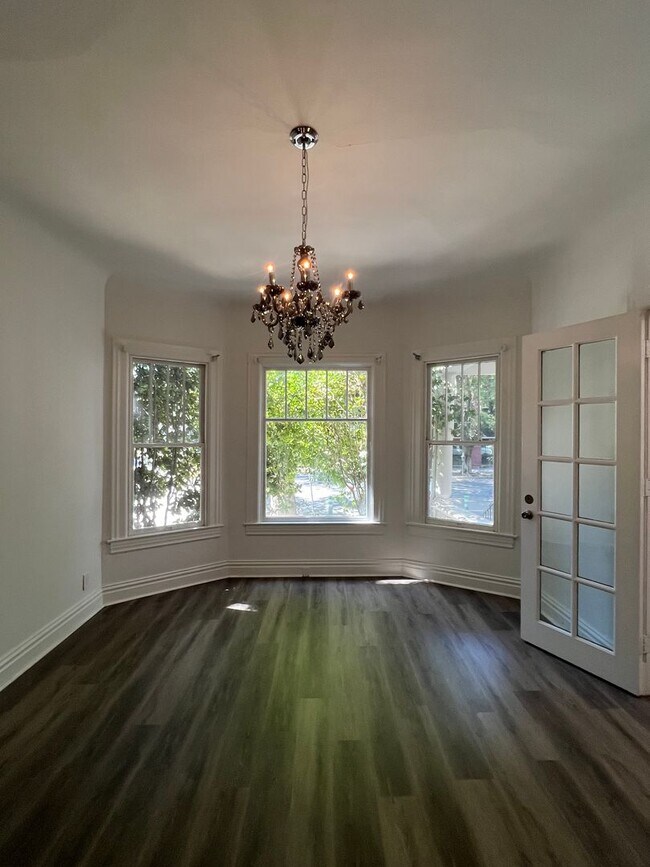 Foto del edificio - BEAUTIFUL 4+ BEDROOM VICTORIAN!!