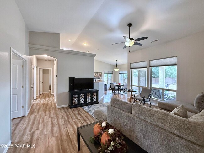 Foto del edificio - 6622 Farmstead Rd