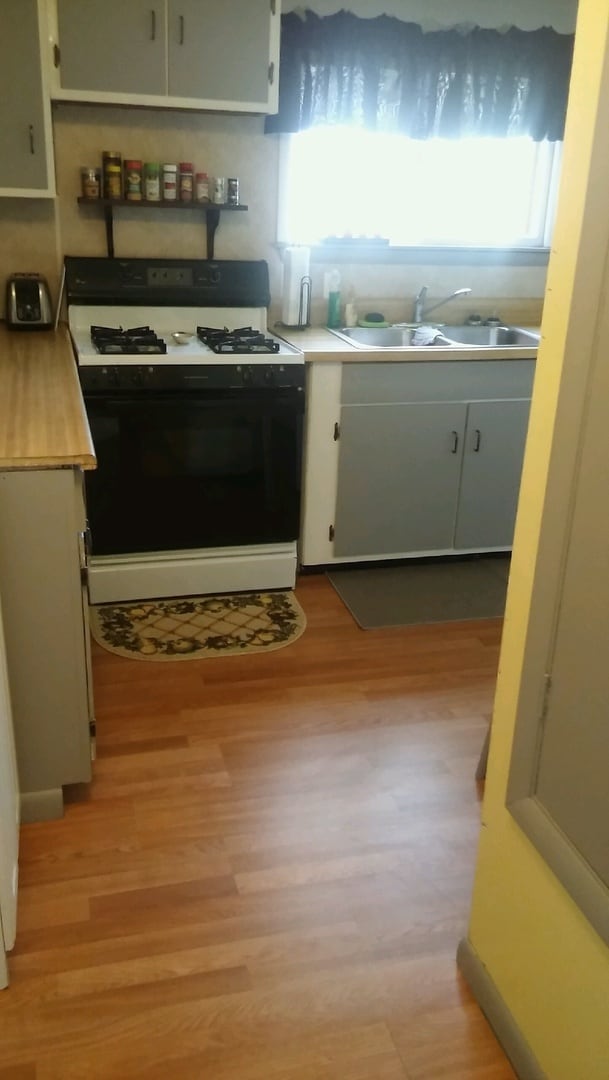 Foto del edificio - Charming 2-Bedroom Home on Double Lot – Av...