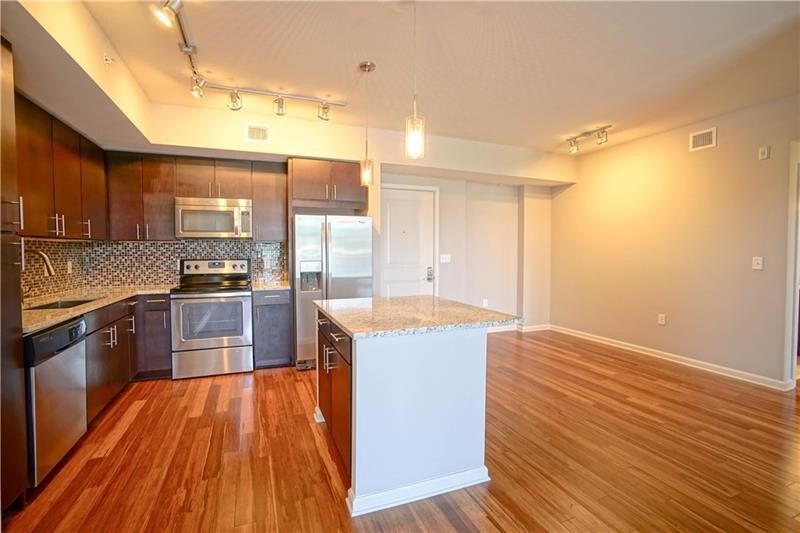 Primary Photo - 1642 E Sunrise Blvd