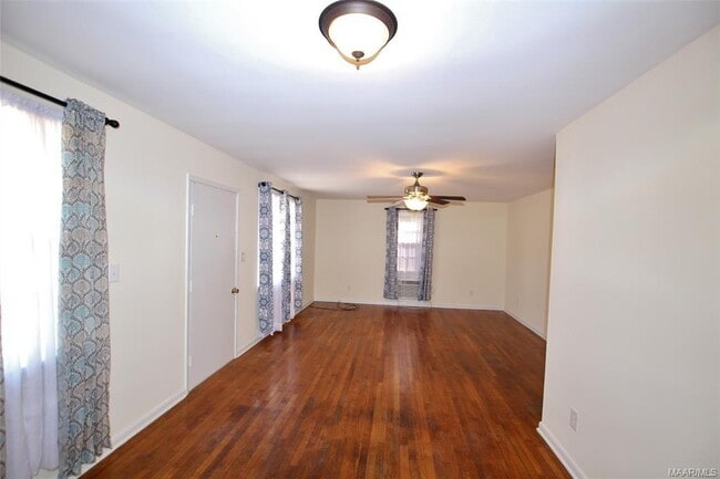 Building Photo - 418 Claud Rd