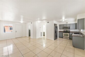 Building Photo - 375 N 15th St