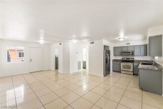 Building Photo - 375 N 15th St