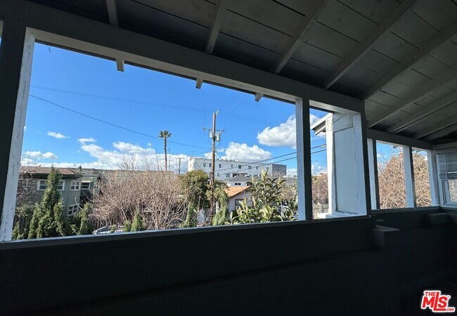 Foto del edificio - 1162 N St Andrews Pl