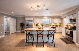 Building Photo - 19835 NE 11th Ct