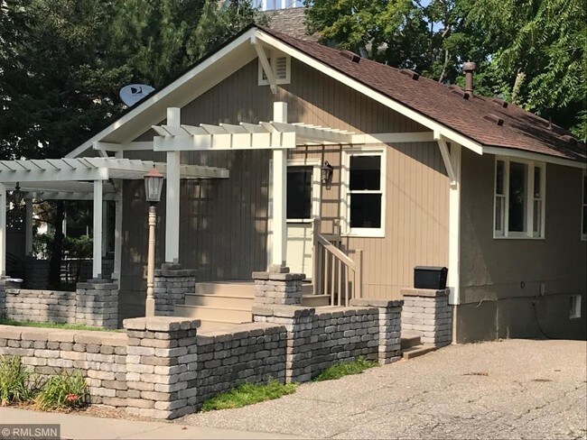 Building Photo - 249 Mill St