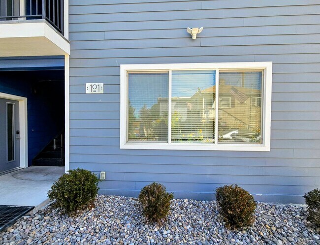 Foto del edificio - **Nearly new 1-Bedroom Midtown Apartment for Rent**