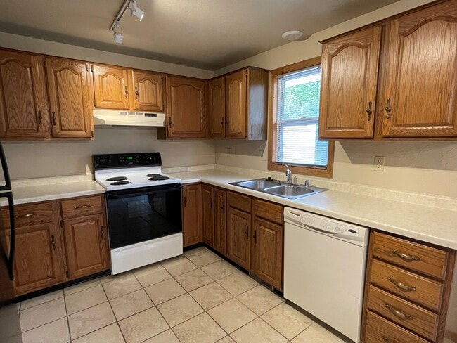 Foto del edificio - 1380 Cardinal Ln