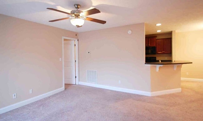 Building Photo - 2 BR Condo Located in Cornerstone. 5 Min to LU