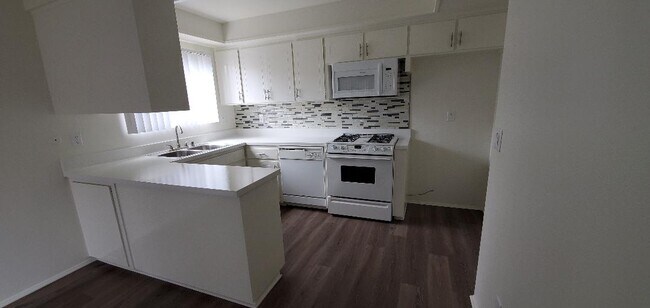 Building Photo - 14271 Browning Ave