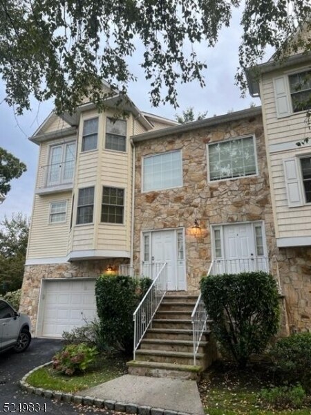 Primary Photo - 30 Belle Oak Ln