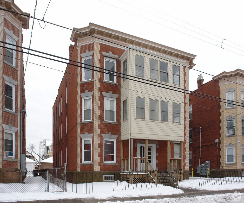 Primary Photo - 43-45 Bond St