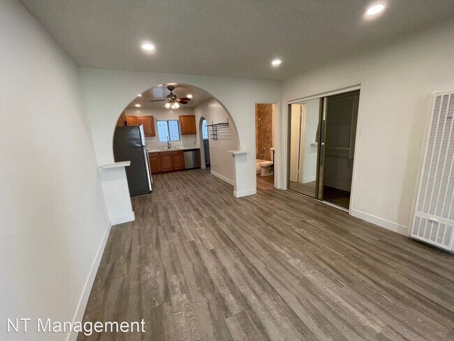 Foto del edificio - 2 br, 2 bath Apartment - 12117 Pacific Ave...