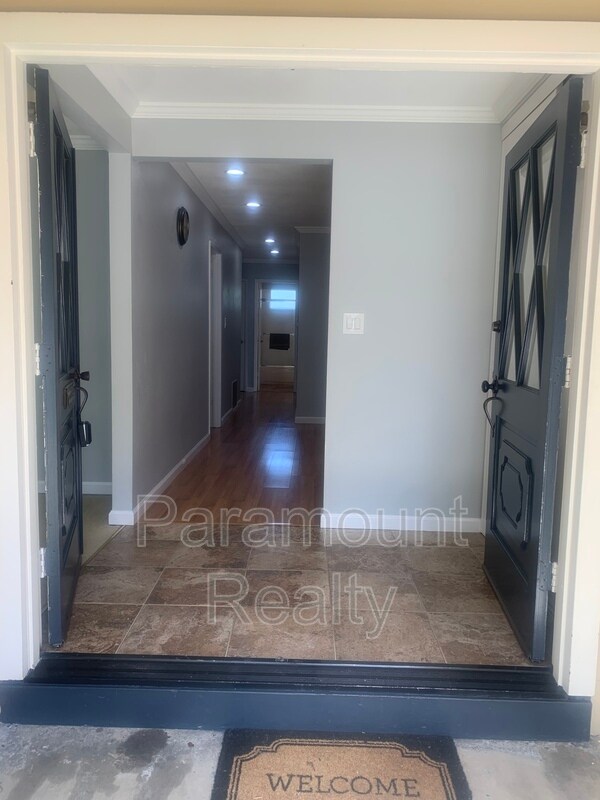 Building Photo - 2357 Sherman Dr