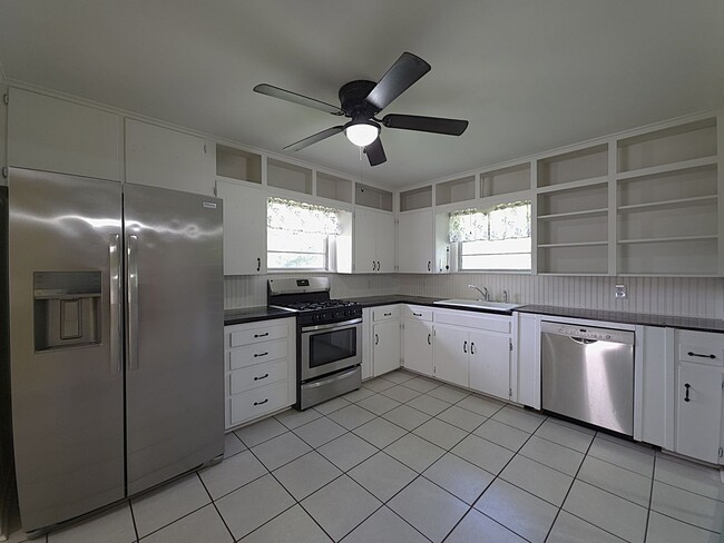 Building Photo - Spacious Country Home for Lease in Van, Texas!