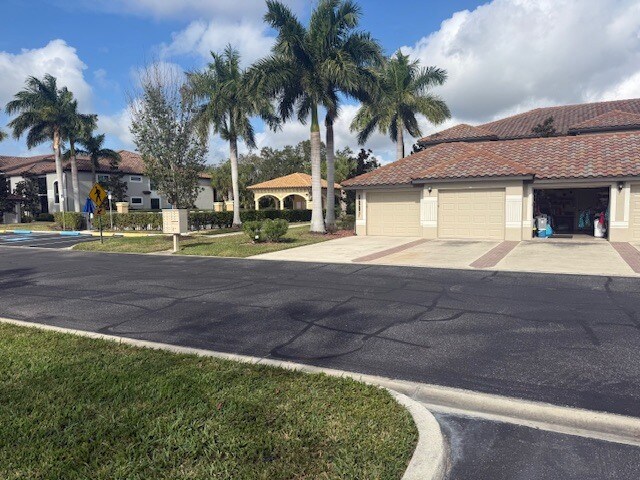 Garaje y piscina cercana. - 6807 Grand Estuary Trl