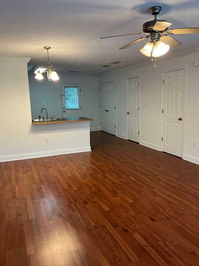 Foto del edificio - 2 BR 2.5 BA Condo in Gated Community- Mall...