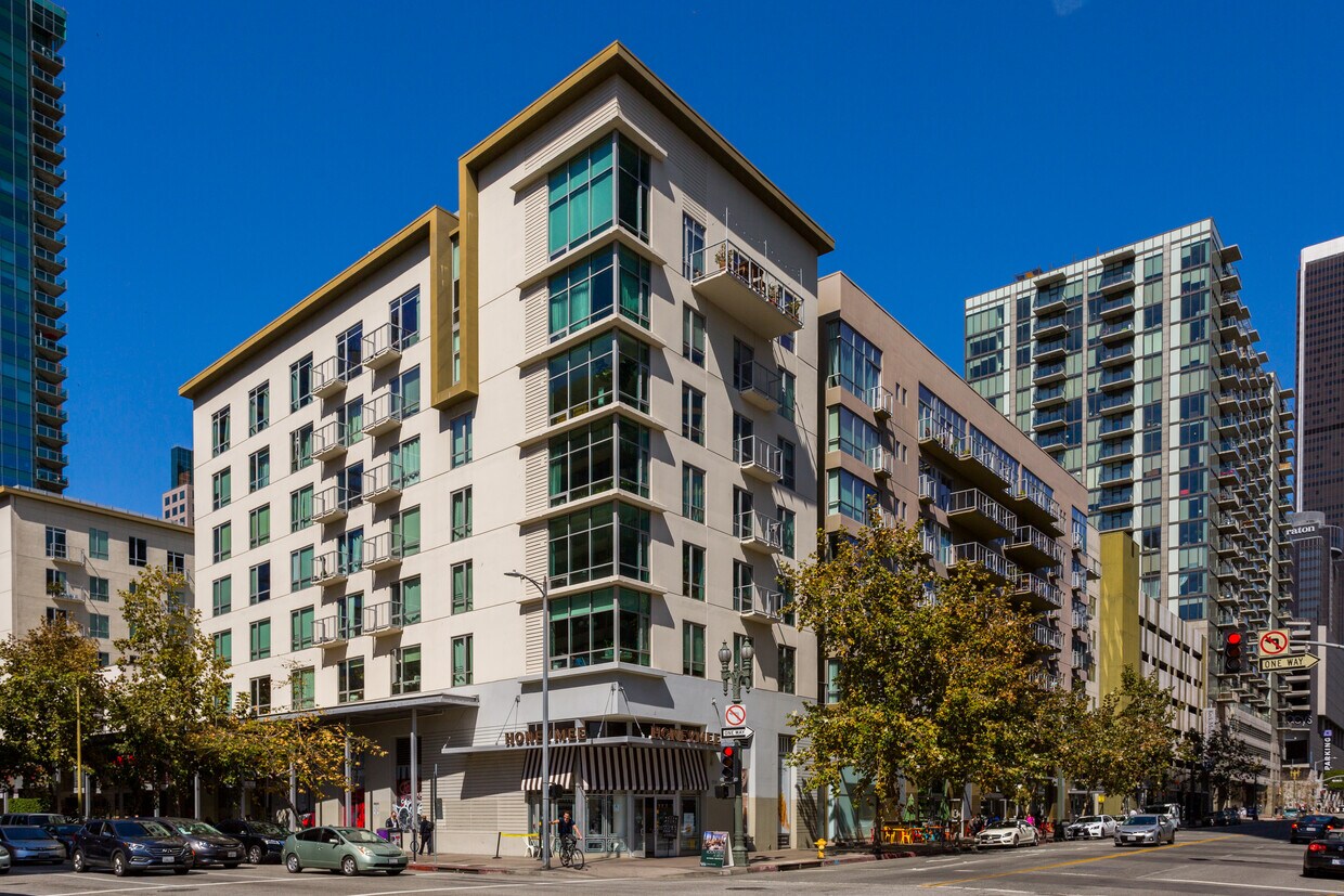 Foto principal - 645 W 9th St