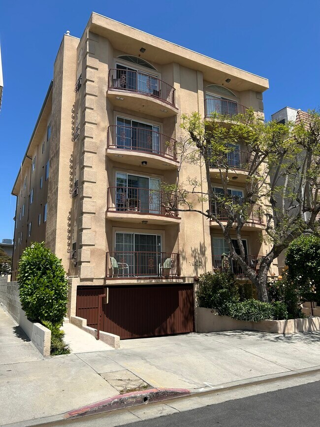 Foto del edificio - 1932 Pelham Ave