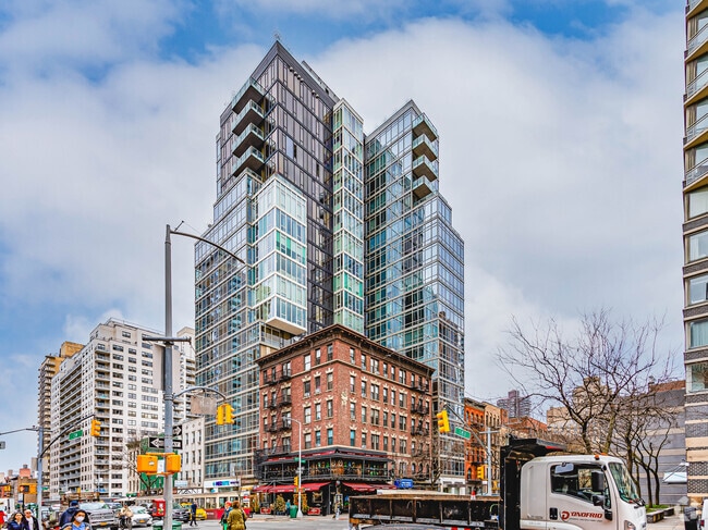 Building Photo - Georgica Condominium