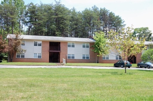 Building Photo - 121 Pines Village Dr