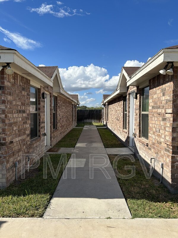 Building Photo - 3007 Linda Vista St